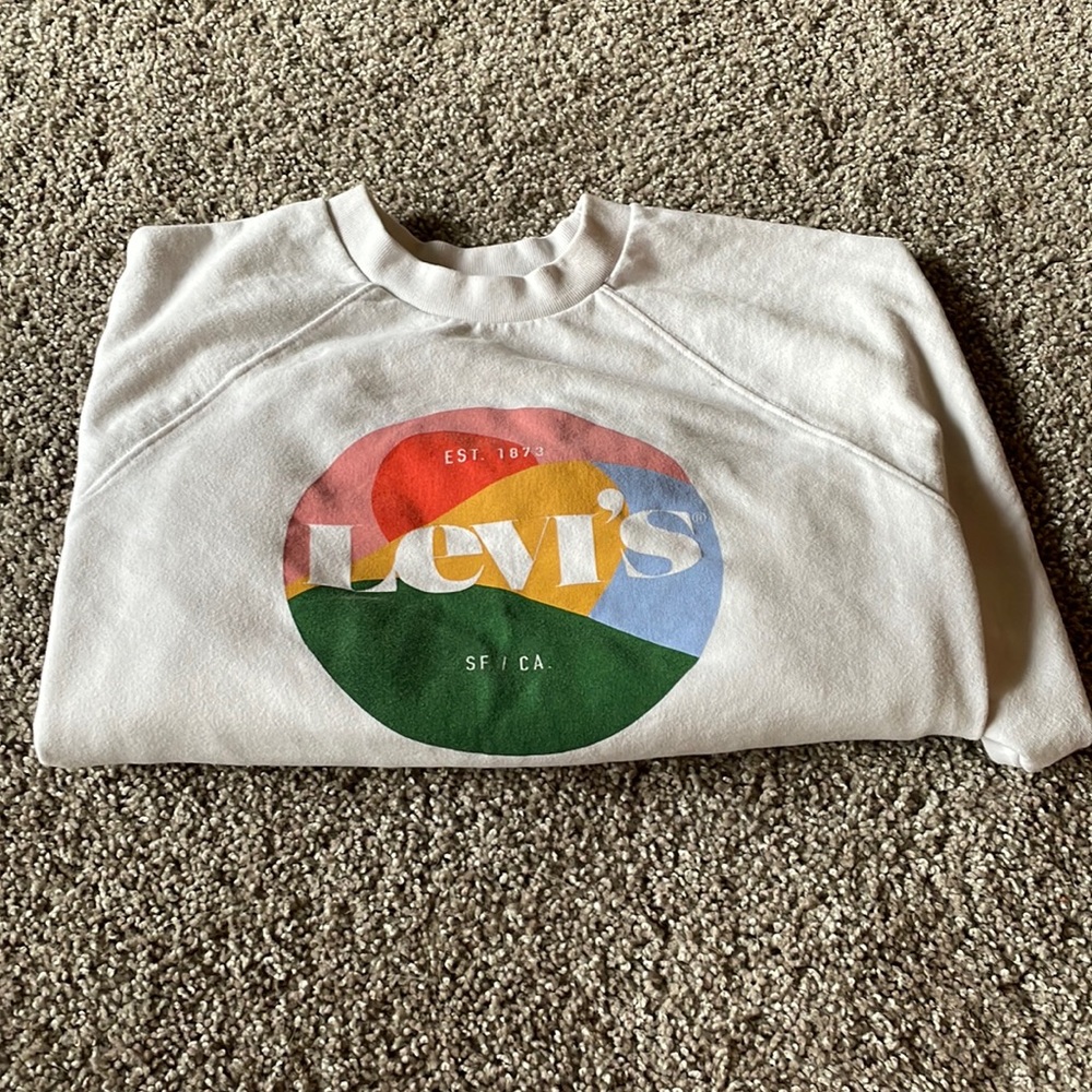 Levi’s sweatshirt